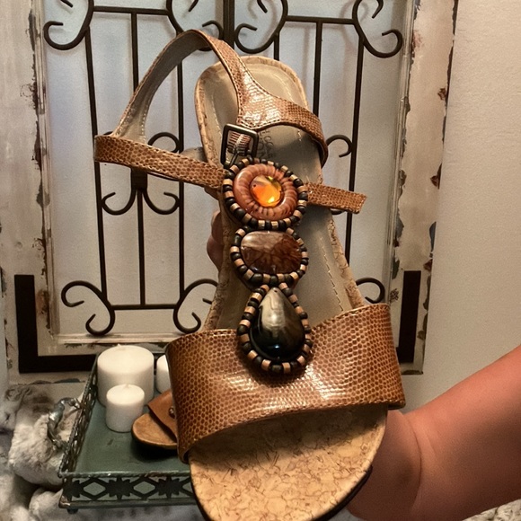 KENNETH COLE REACT.WEDGES, 8.5, multi-cl. stones,coffee cl. w/cork material trim - Picture 3 of 4